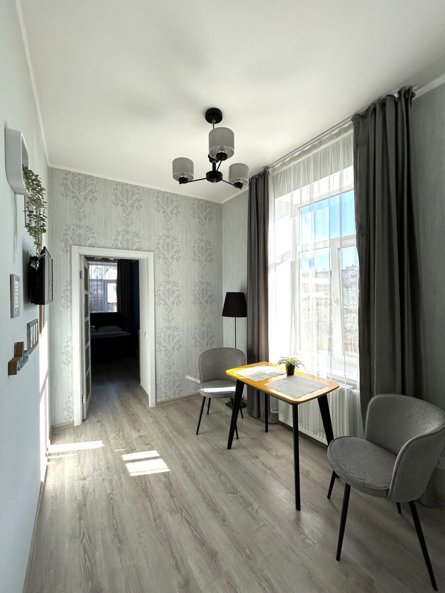 Romantic Apartment In The Сity Сenter Lviv Exteriör bild