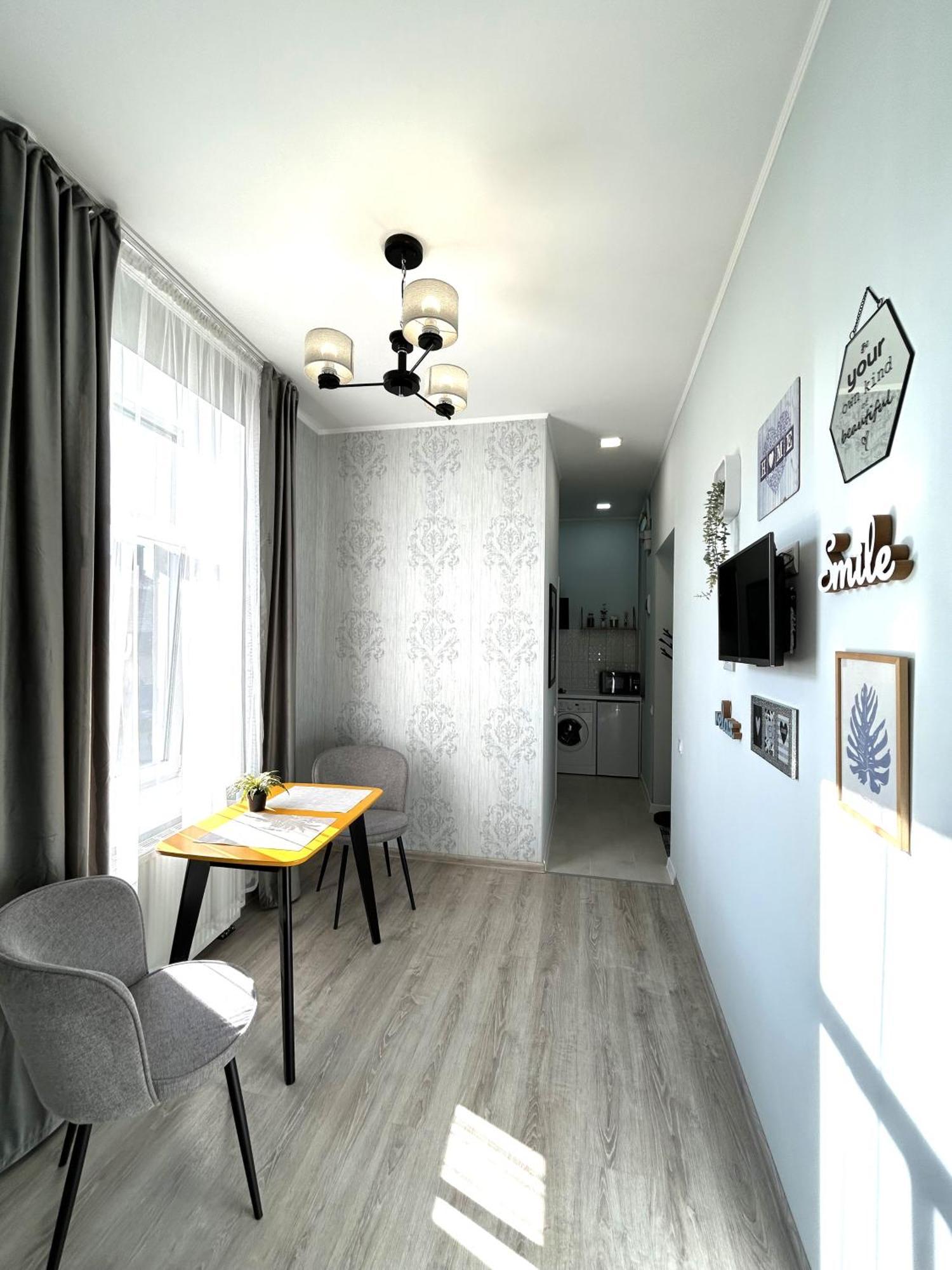 Romantic Apartment In The Сity Сenter Lviv Exteriör bild